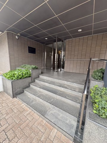 プレステージ千駄木のエントランス