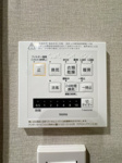 【設備】 | シティライフ空港南2☆仲介手数料無料☆ | 【浴室換気乾燥機付き】天候を気にせずお洗濯が可能。清潔感溢れるバスルームで、一日の疲れをゆったりと癒やせます。日々のメンテナンスもしやすい仕様です。