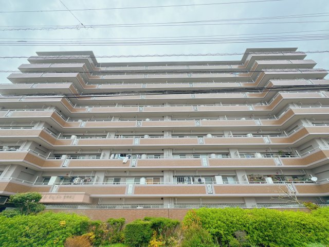 【外観】 | シティライフ空港南2☆仲介手数料無料☆ | 周辺に遮る高い建物が少ないため、リビングから広がる開放的な景色は圧巻です。10階からのパノラマ眺望は、日々の疲れを癒やす贅沢な空間になります。