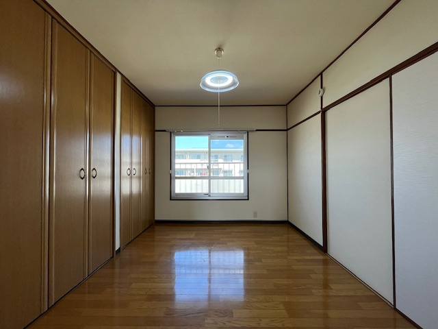 金剛第三住宅214棟の洋室