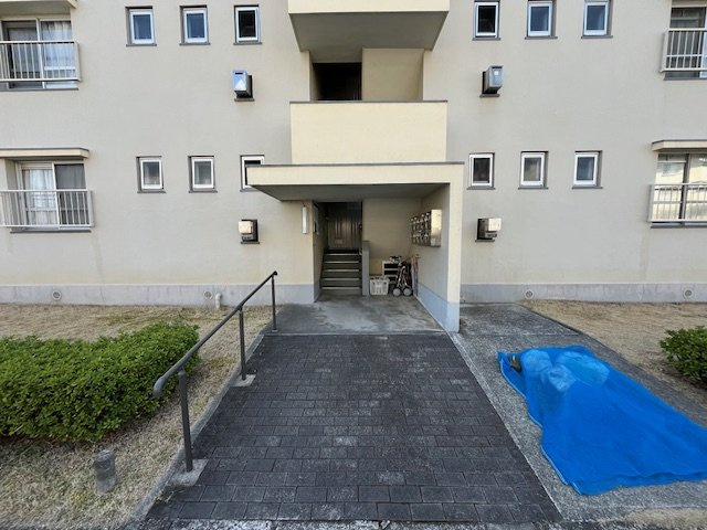 金剛第三住宅214棟のエントランス