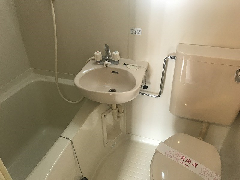 お風呂とトイレと洗面台のユニットバスです♪