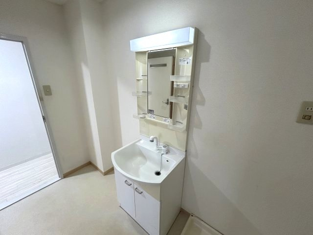 川元ビルの独立洗面台