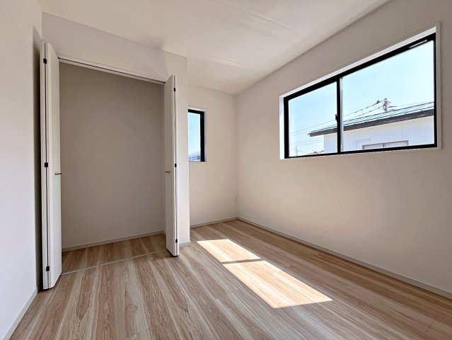 新築戸建・新築建売　伊達市篭田2期　伊達小学校・伊達中学校の洋室|5.4帖の洋室はコンパクトなので空調効率が高く過ごしやすいプライベートルーム！