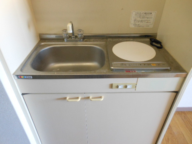 シャトレーアヤセのキッチン|コンパクトなキッチンで掃除もラクラク