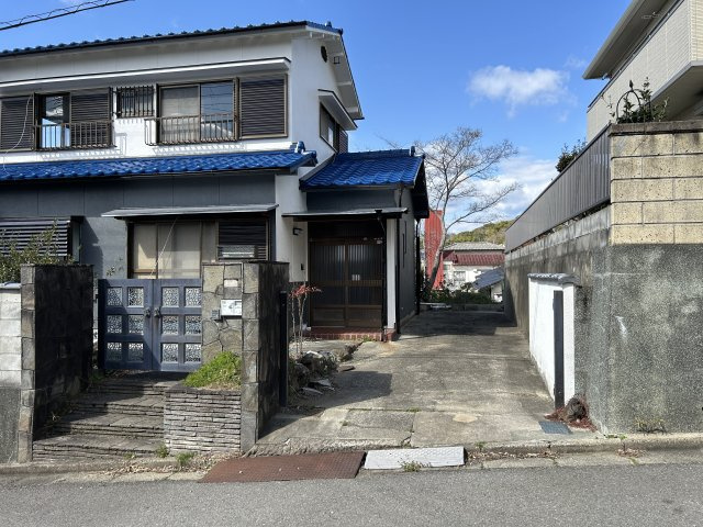 園部戸建の駐車場