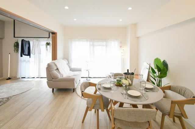 サンライフ到津【小倉北区　中古マンション】の居間・リビング|あたたかい日差しの入る南向きリビング♪【小倉北区中古マンション】