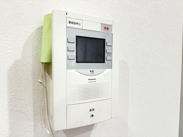 ルジェンテ・リベル六甲道の防犯設備|TVモニター付きインターホン。