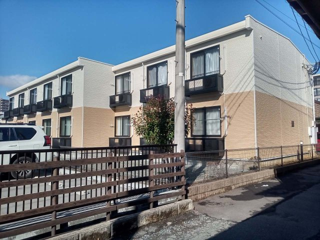 レオパレスハイライフの外観|落ち着いた雰囲気の外観です