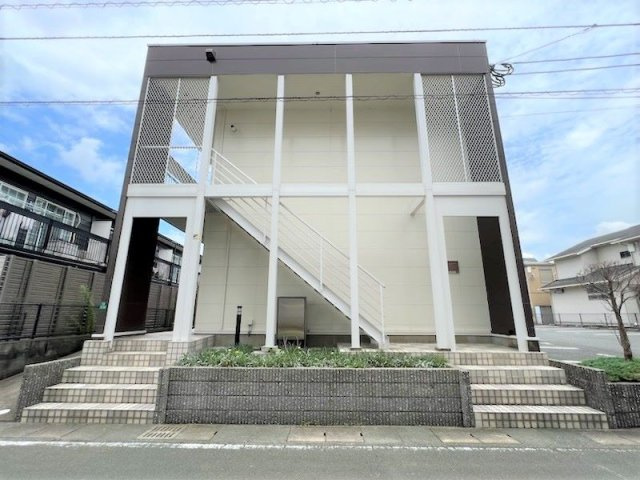 レオパレスシャルマンの外観|落ち着いた雰囲気の外観です