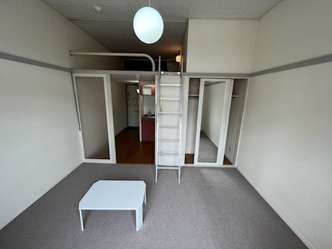 レオパレスシャルマンの居間・リビング|ゆったり過ごせる居間です