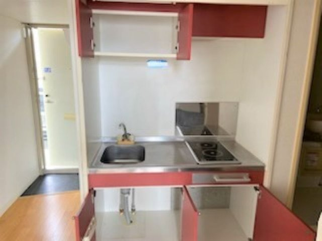 レオパレスシャルマンのキッチン|コンパクトなキッチンで掃除もラクラク