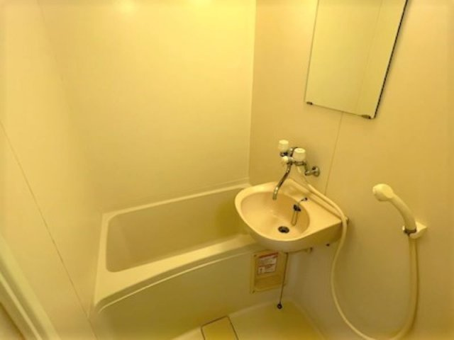 レオパレスシャルマンの浴室|お風呂です