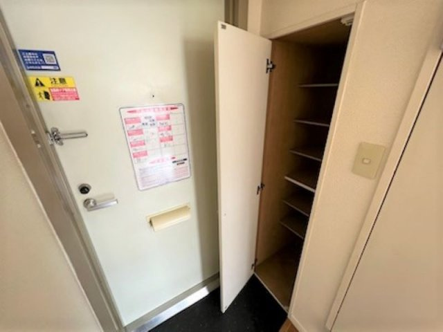 レオパレスシャルマンの玄関|きれいな玄関です