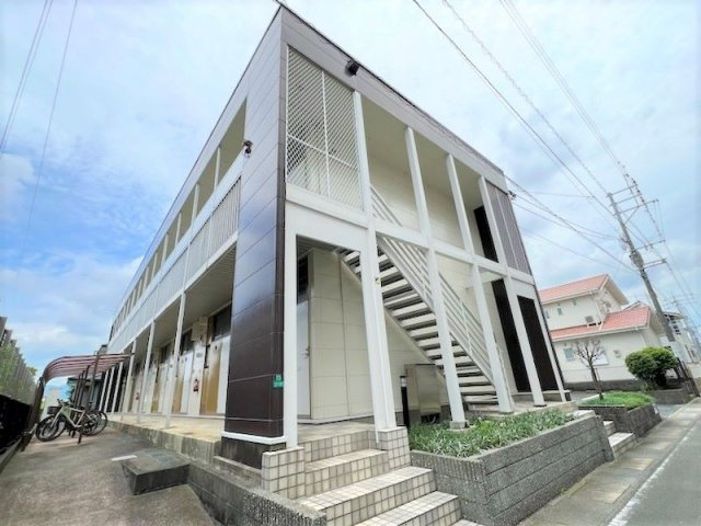 レオパレスシャルマンの外観|おしゃれな外観です