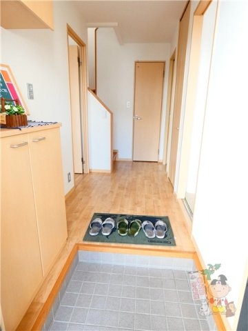 並木町戸建の玄関