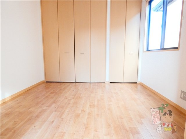 並木町戸建の洋室