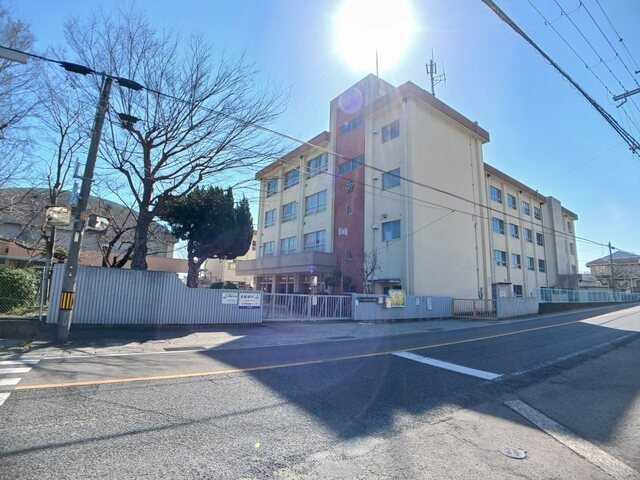 カーサ・ソレイユ　Ｂの周辺|紀伊小学校様まで690m