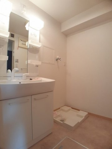 カーサ・ソレイユ　Ｂの洗面所|ゆったりとスペースのある洗面所