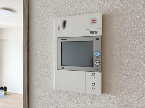 ライオンズガーデン東船橋の防犯設備|モニター付きインターホンです