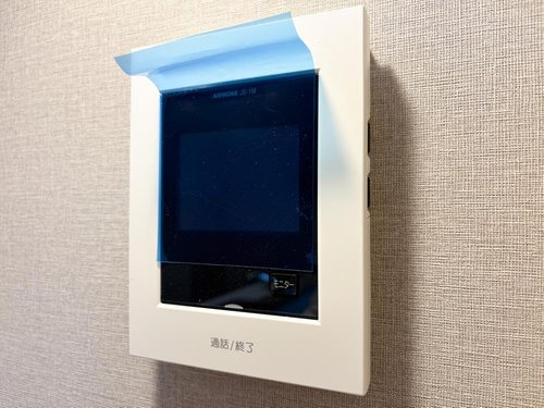 ファミール西八王子Ａ棟の防犯設備|モニター付きインターホンで防犯面も安心です。