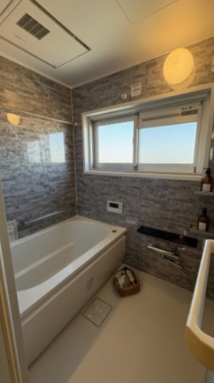 わらび住宅の浴室|落ち着いた空間のお風呂です