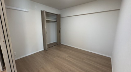 わらび住宅の洋室|広々とした洋室です