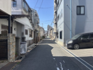 【前面道路含む現地写真】 | 前面道路　公道：約4.4ｍ