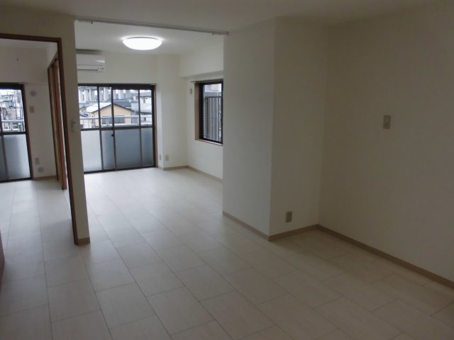 アーデル天神尾の居間・リビング