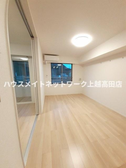 ノーブル　壱番館の居間・リビング|ＬＤＫ