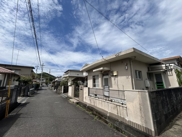 阿南市羽ノ浦町春日野中古戸建の前面道路含む現地写真