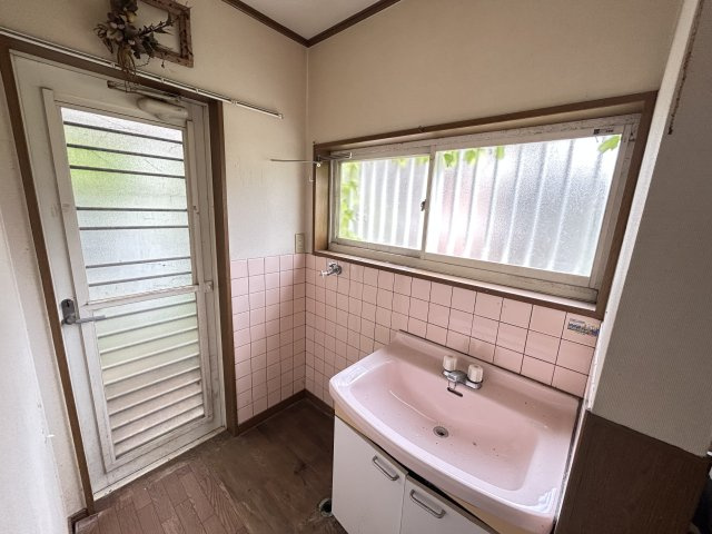 阿南市羽ノ浦町春日野中古戸建の洗面所