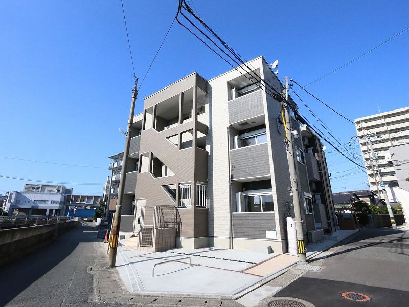 ガナーリア箱崎の外観