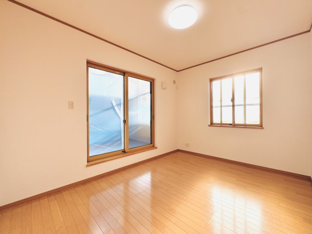 伊勢崎市連取本町　中古住宅の洋室