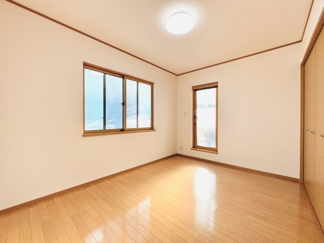 伊勢崎市連取本町　中古住宅の洋室