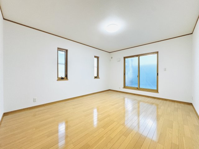 伊勢崎市連取本町　中古住宅の洋室
