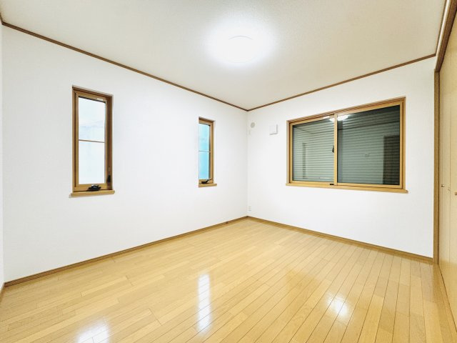 伊勢崎市連取本町　中古住宅の洋室