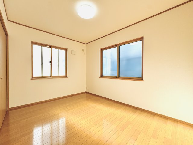 伊勢崎市連取本町　中古住宅の洋室