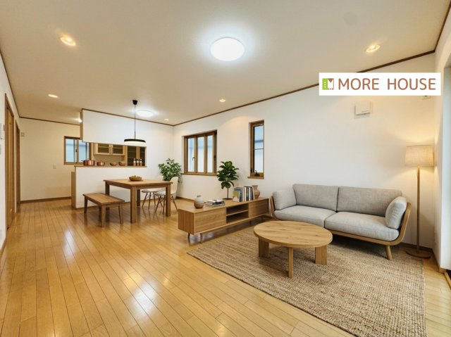伊勢崎市連取本町　中古住宅の居間・リビング