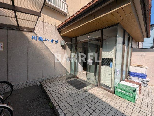 川西ハイツのエントランス