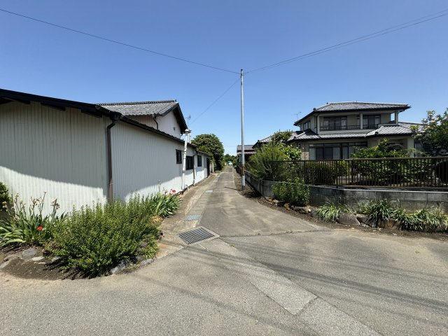 【土地】前橋市亀里町の前面道路含む現地写真