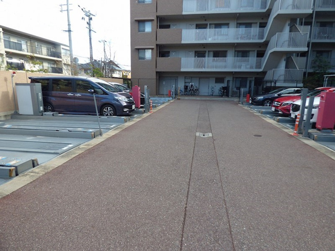 【駐車場】甲子園三番町ハイツ