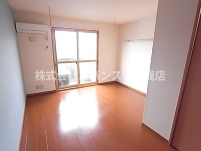 【洋室】 | プレジールⅠ | 明るい洋室です