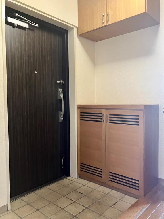 ルミネ根岸公園の玄関