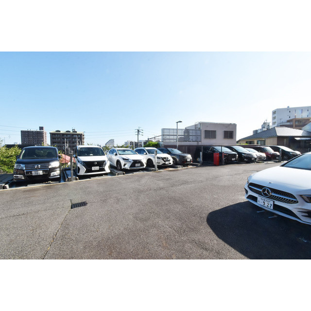 LaSante東白壁の駐車場
