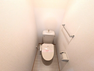 ★落ち着ける独立したトイレスペース★