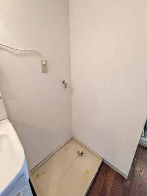 洗濯機置き場は室内です。