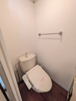温水洗浄便座付きのトイレです。