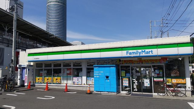 ファミリーマート 港北篠原町店まで80ｍ