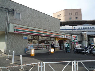 セブン-イレブン 新横浜駅南口店まで270ｍ